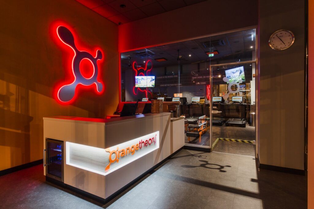 Orangetheory’s interiors - their boutique gyms are always in the same style. Source: otfpolska.pl